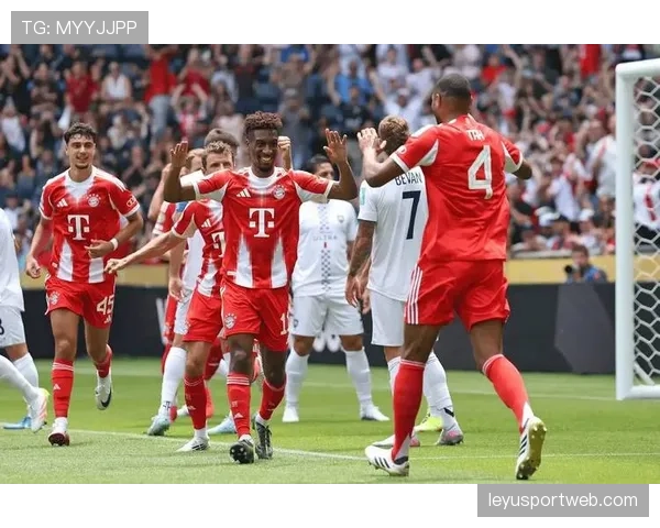 VAR介入取消拜仁进球，经复核判定穆西亚拉越位在先