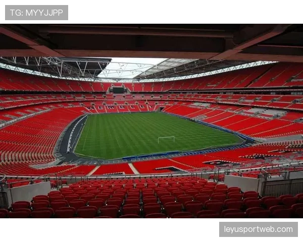 温布利球场启动草皮维护，为可能的欧冠决赛做准备